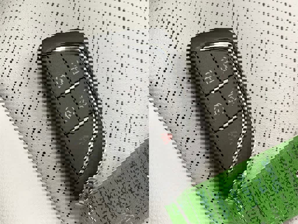 Certified 2025 Cadillac Lyriq Luxury image 28