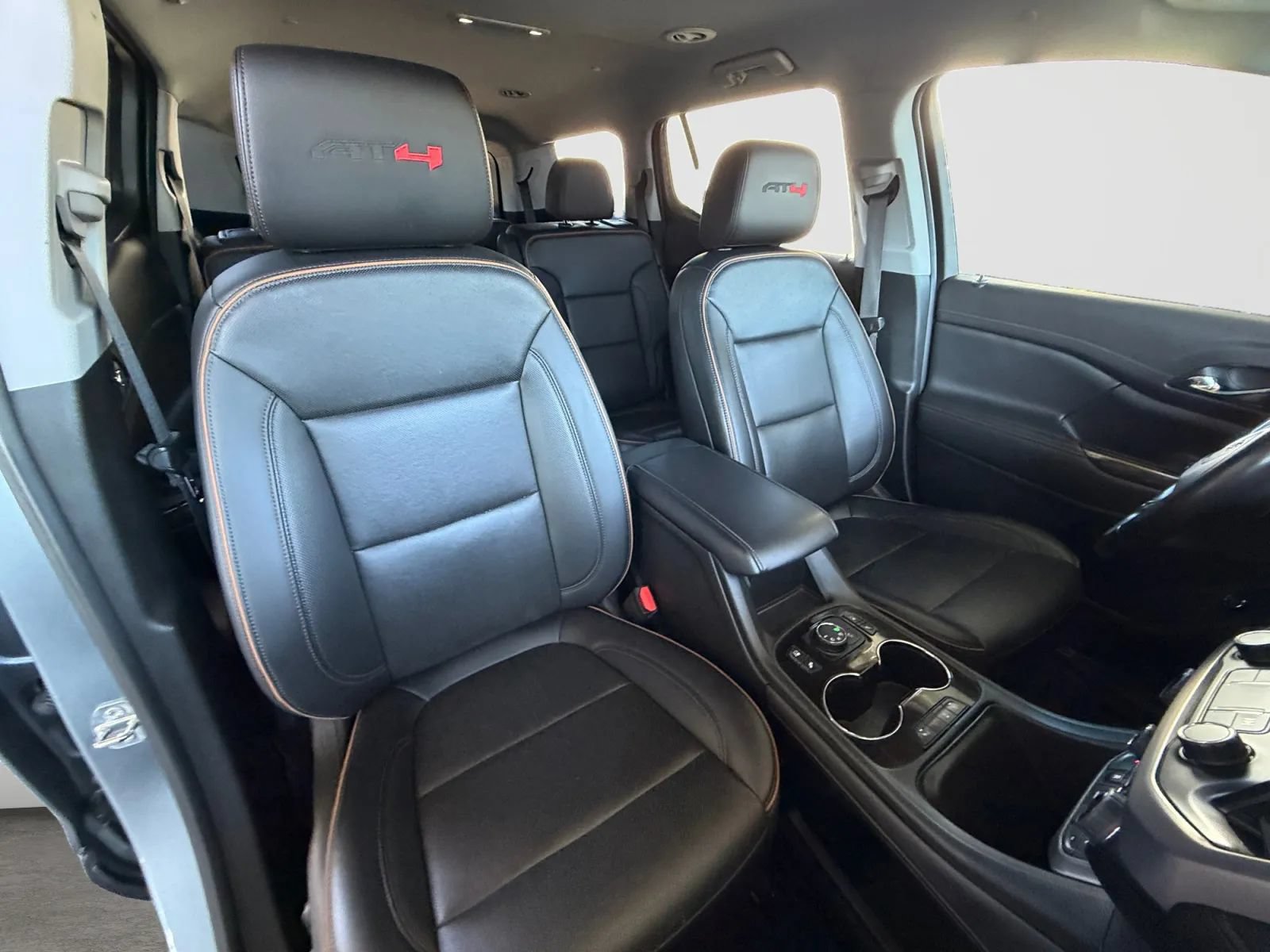 Used 2022 GMC Acadia AT4 w/ Technology Package AWD/4WD image 23