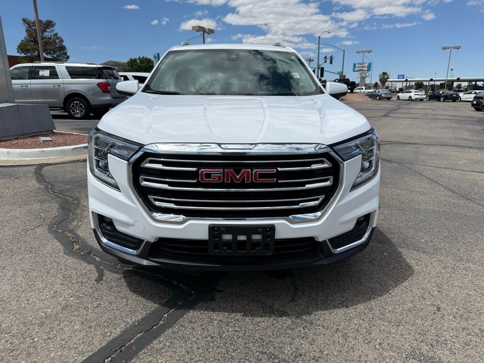 Used 2024 GMC Terrain SLT AWD/4WD image 2