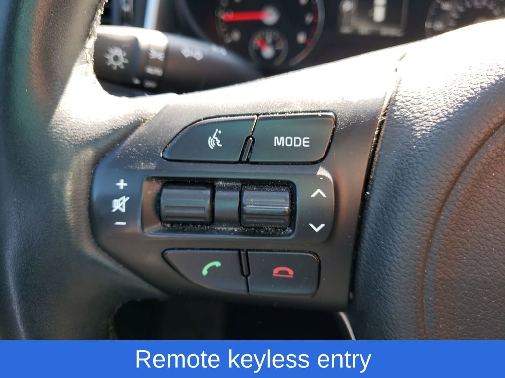 Used 2017 Kia Sorento LX w/ LX Convenience Package image 14