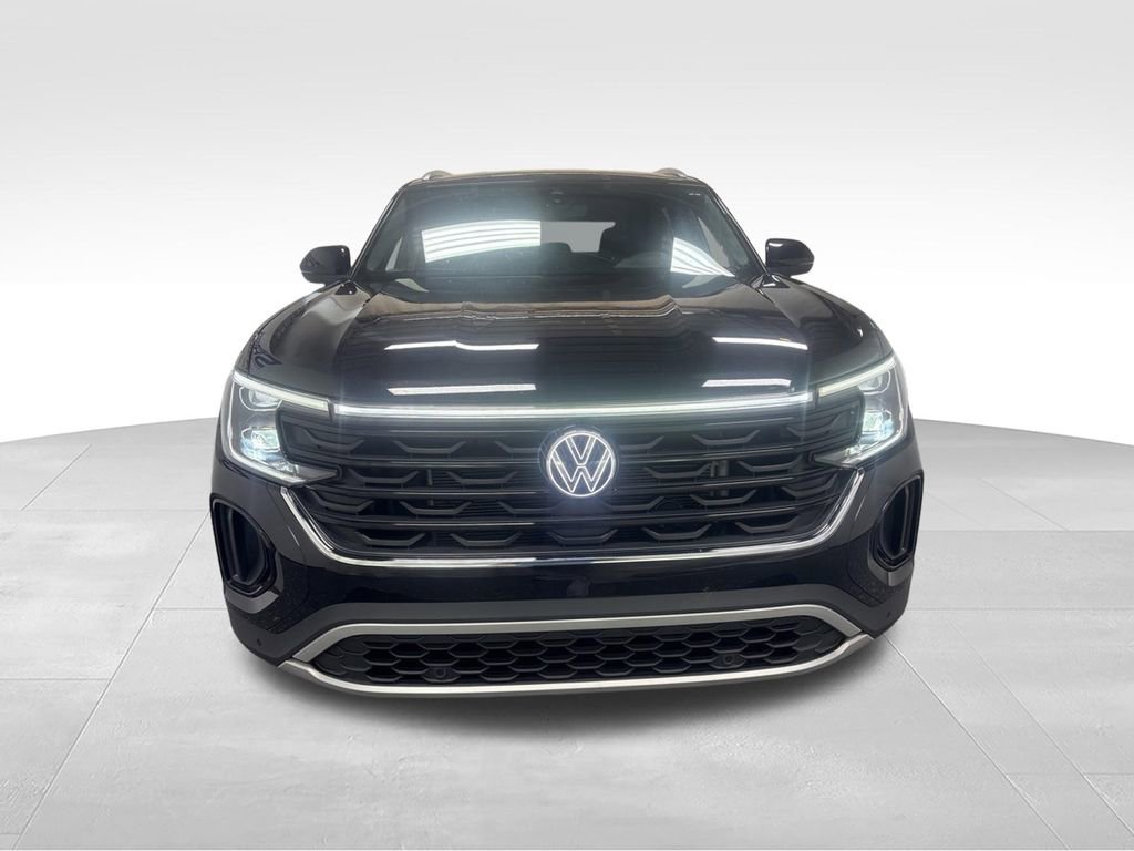 Used 2025 Volkswagen Atlas Cross Sport SE AWD/4WD image 2