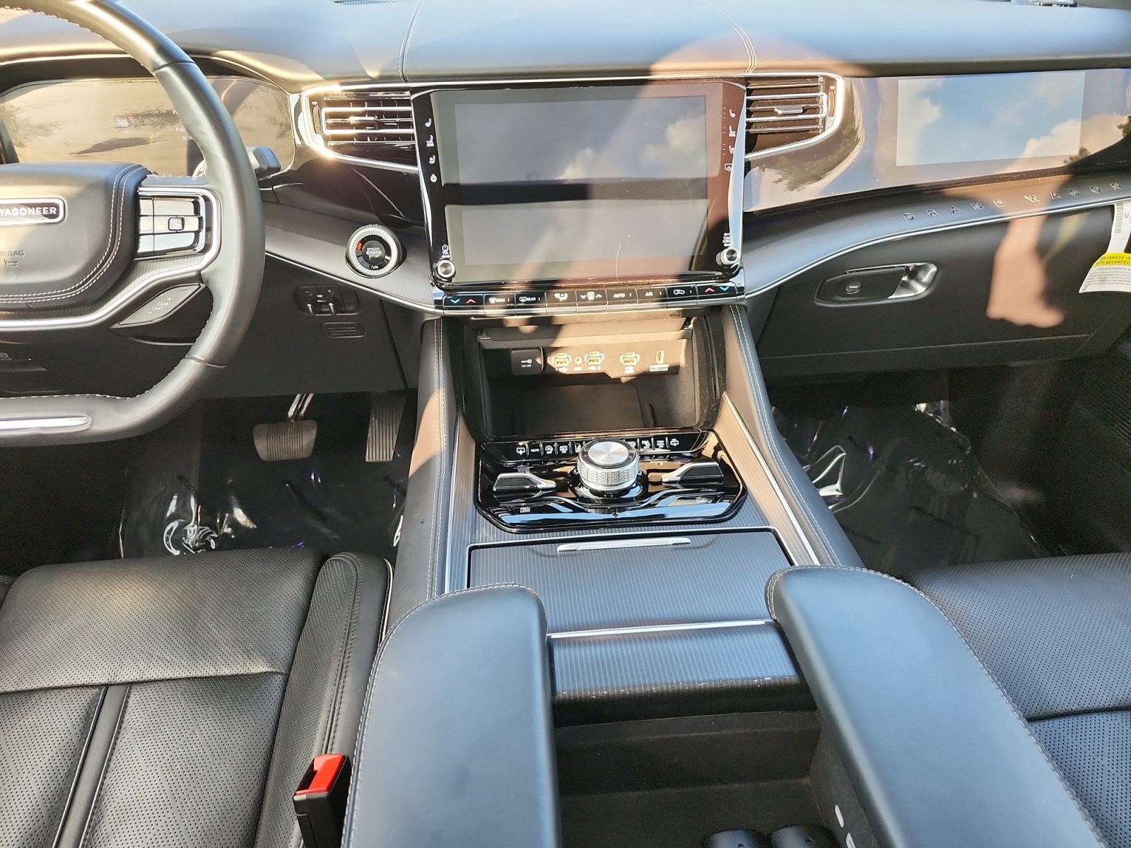 Used 2025 Jeep Grand Wagoneer L Series II Obsidian w/ Quick Order Packagew 28T AWD/4WD image 12
