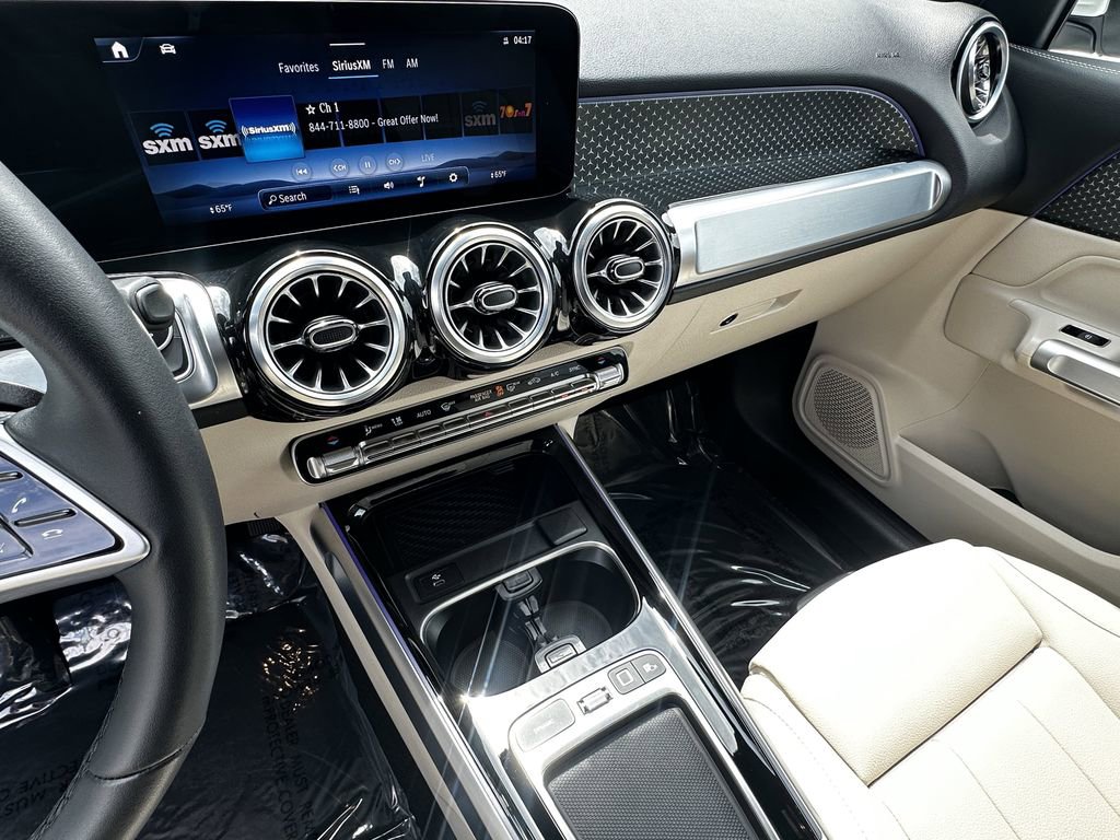 Certified 2025 Mercedes-Benz GLB 250 4MATIC image 31