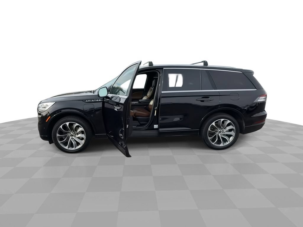 Used 2022 Lincoln Aviator Grand Touring w/ Equipment Group 301A AWD/4WD image 5