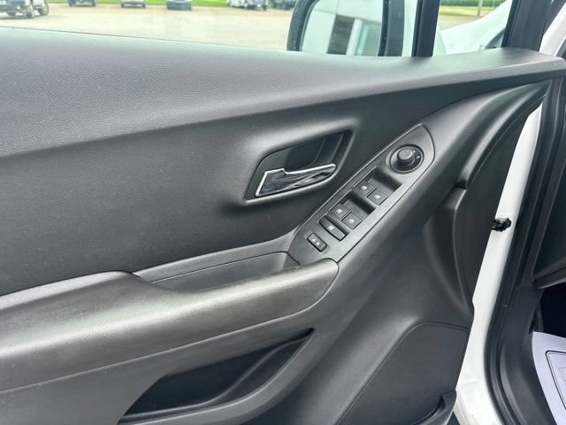 Used 2015 Chevrolet Trax LS FWD image 32