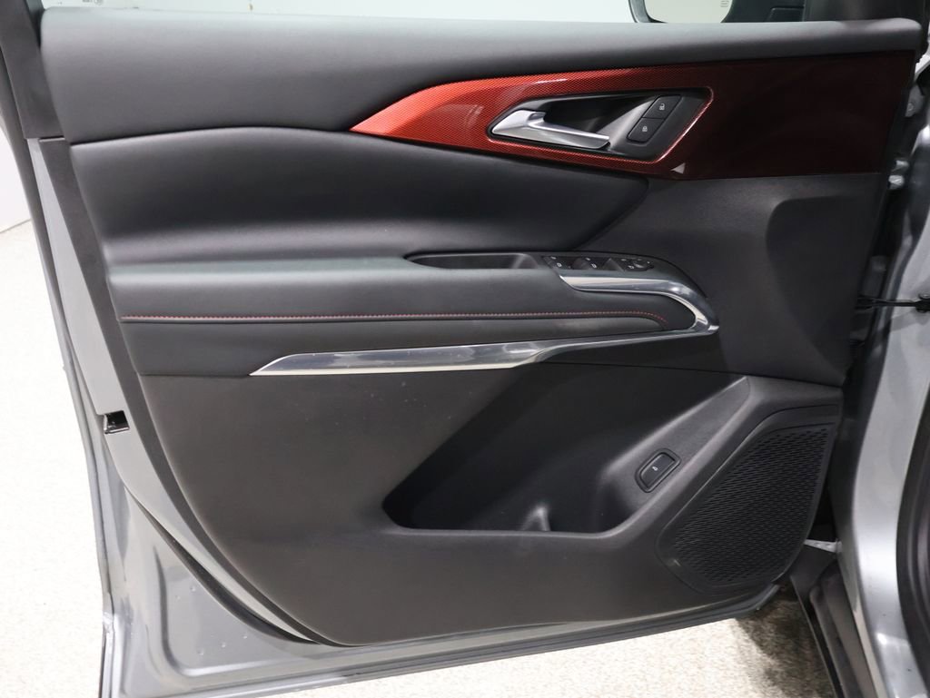 Used 2025 Chevrolet Traverse Z71 image 13