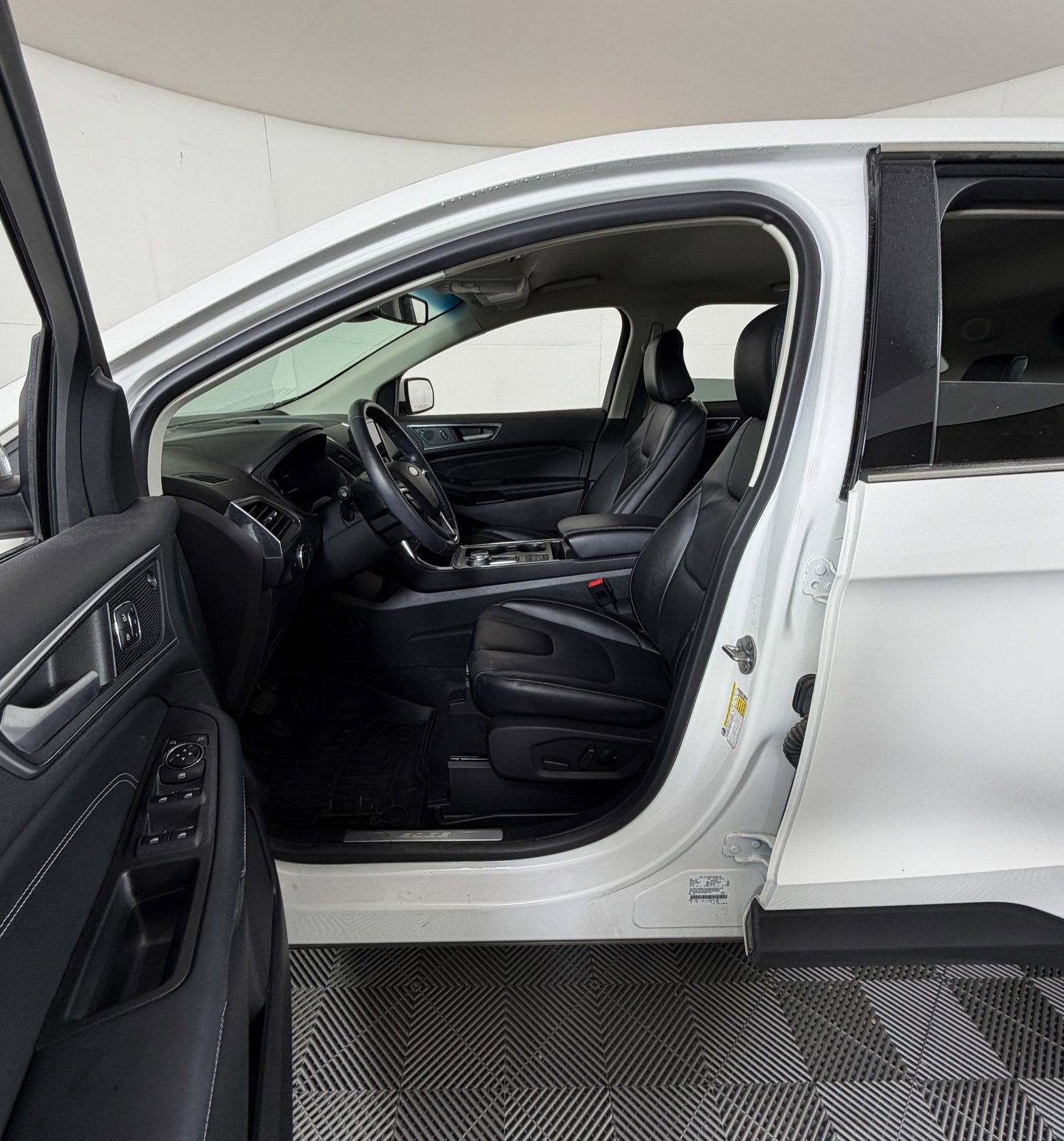 Used 2022 Ford Edge Titanium image 9