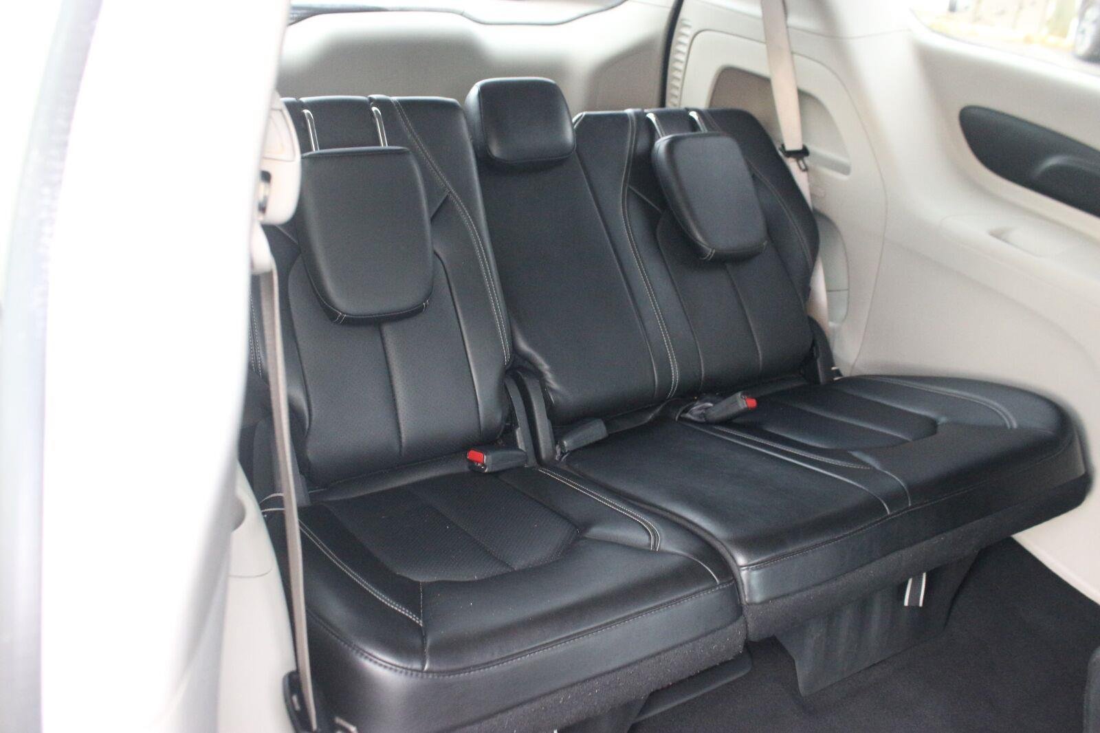 Used 2024 Chrysler Pacifica Touring-L FWD image 35