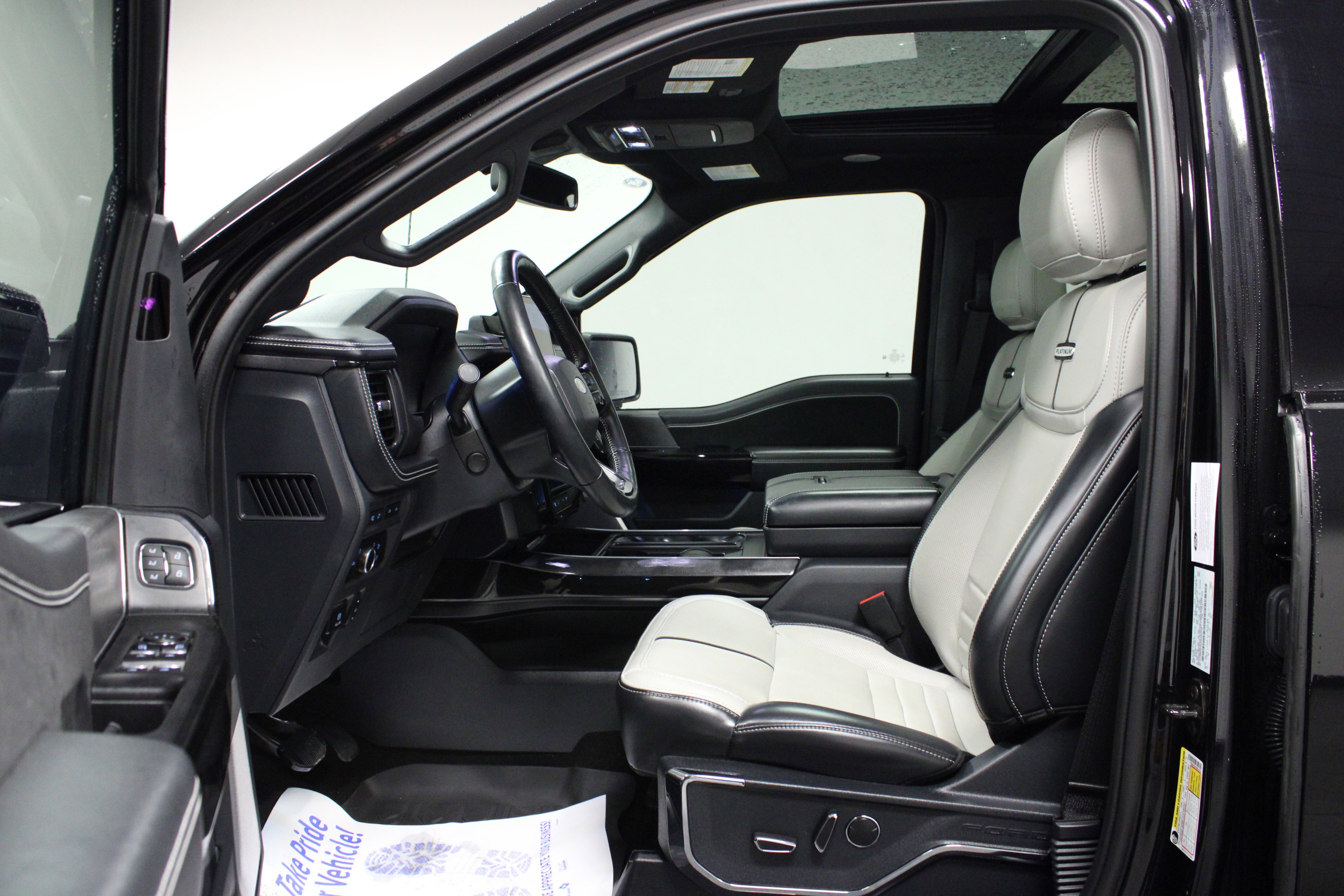 Used 2023 Ford F150 Lightning Platinum image 12