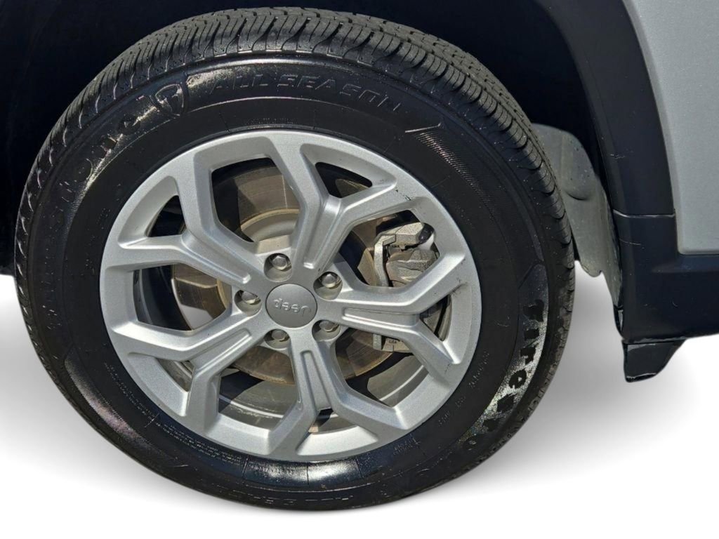 Used 2024 Jeep Compass Latitude image 6