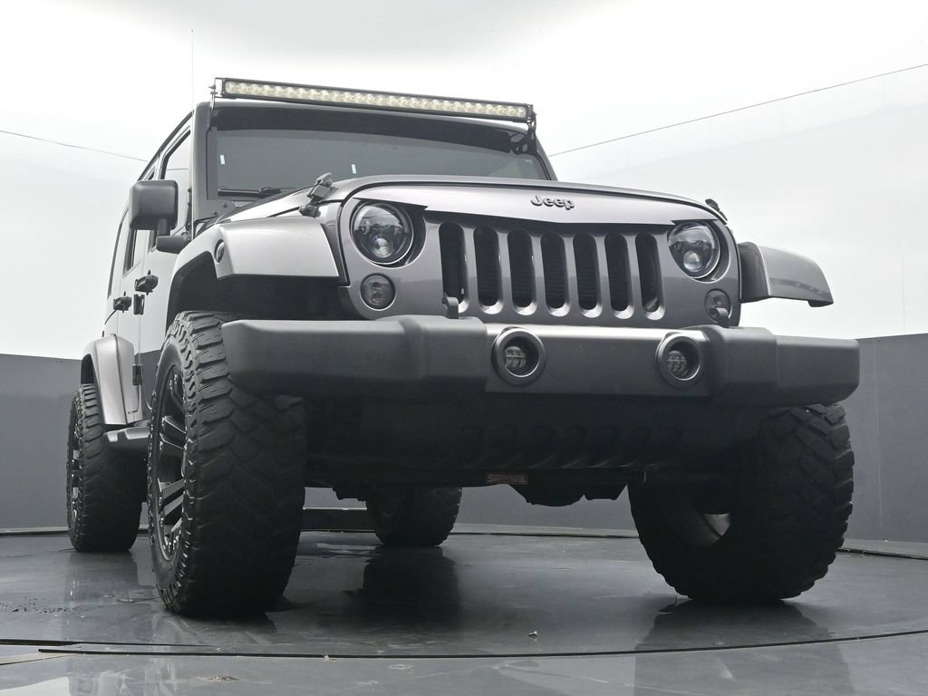 Used 2016 Jeep Wrangler Unlimited Sahara w/ Connectivity Group AWD/4WD image 54