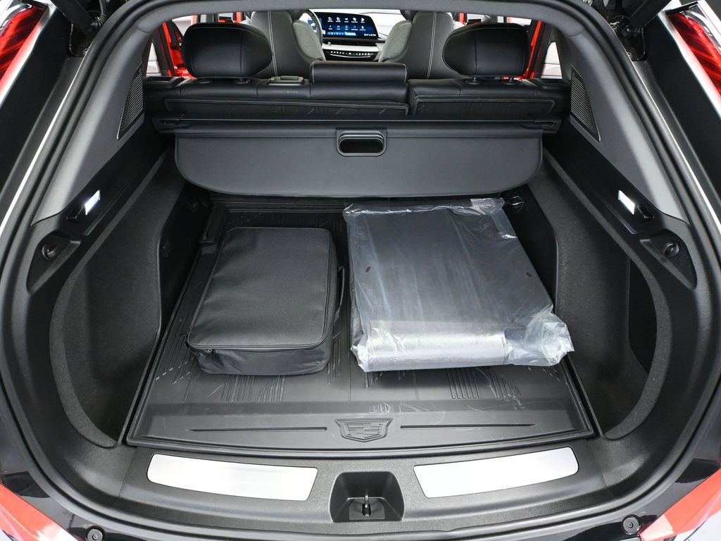 Used 2026 Cadillac Optiq Sport 1 w/ LPO, Floor Liner Package AWD/4WD image 33