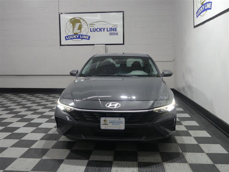Used 2024 Hyundai Elantra SEL FWD image 2