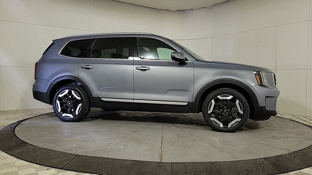 Used 2025 Kia Telluride S image 8
