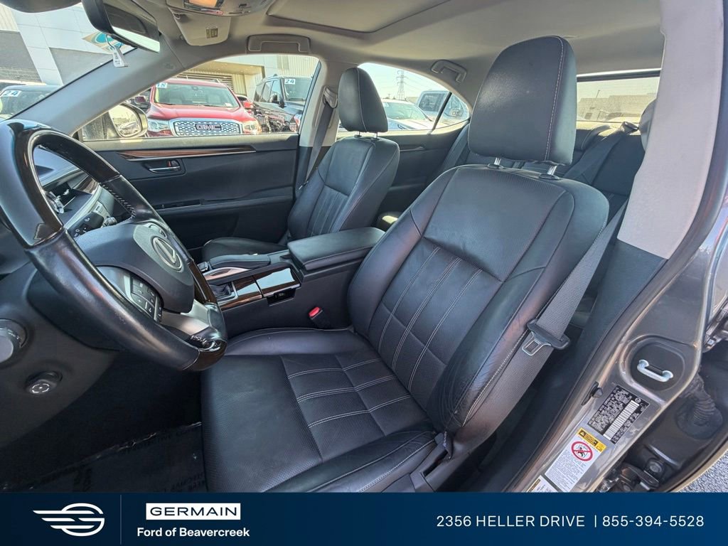 Used 2016 Lexus ES 350 w/ Luxury Package w/Wood Trim FWD image 16