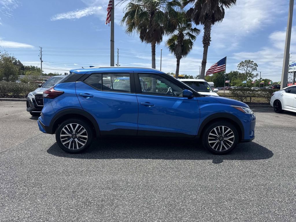 Used 2022 Nissan Kicks SV FWD image 2