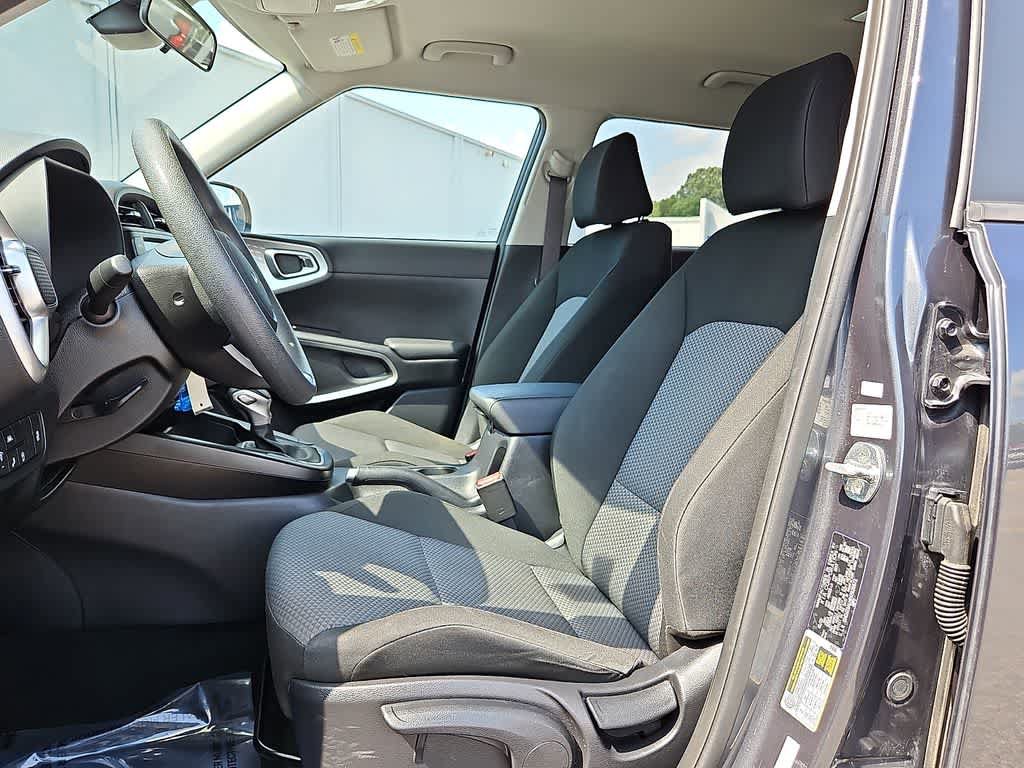 Used 2022 Kia Soul LX w/ Technology Package FWD image 13