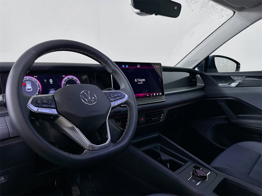 New 2025 Volkswagen Tiguan SE image 10