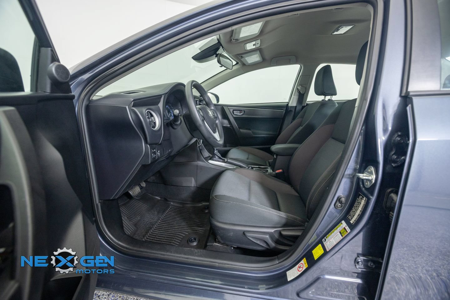 Used 2018 Toyota Corolla LE FWD image 11