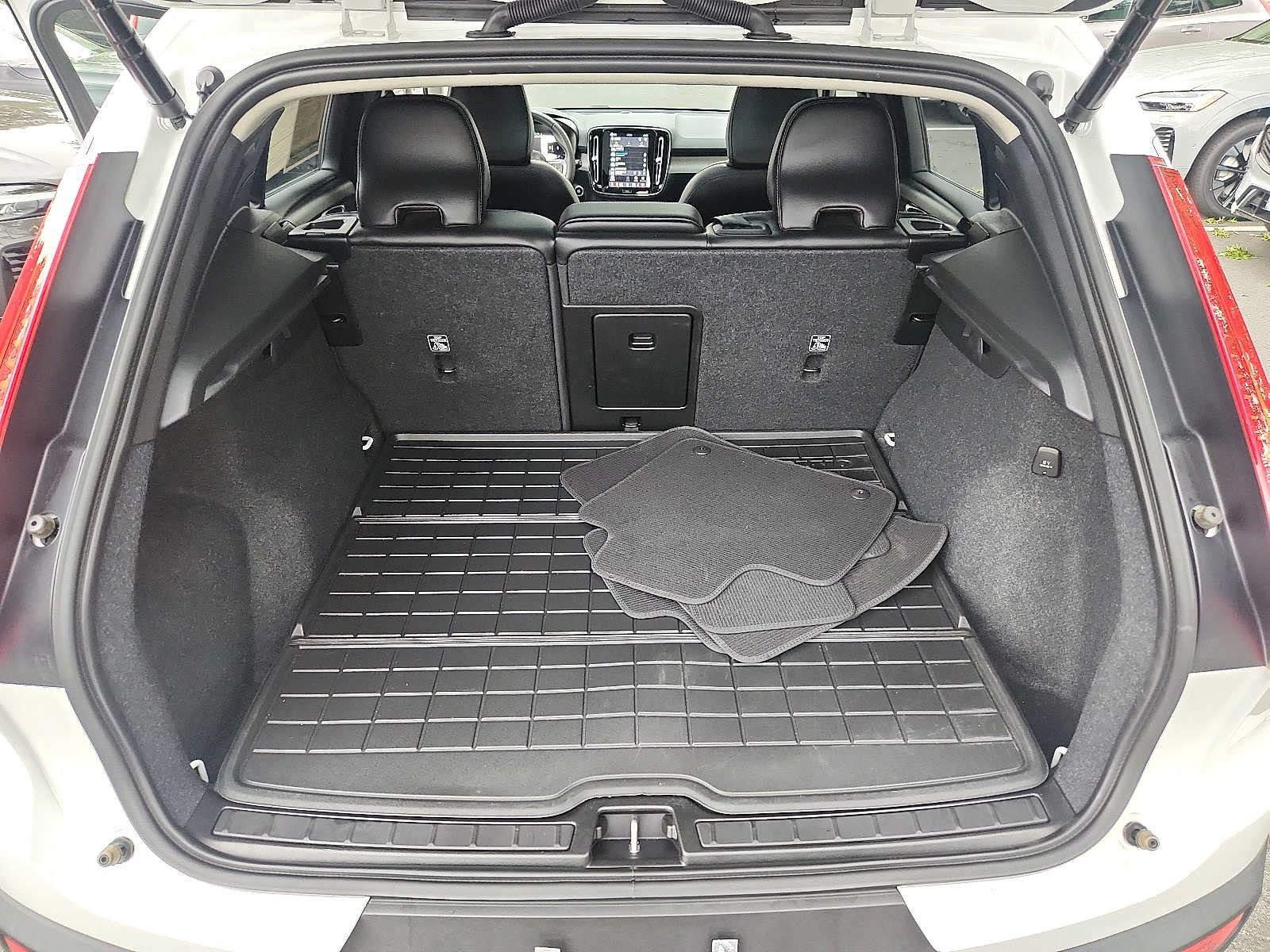 Used 2023 Volvo XC40 B5 Plus w/ Driver Assist Package AWD/4WD image 26