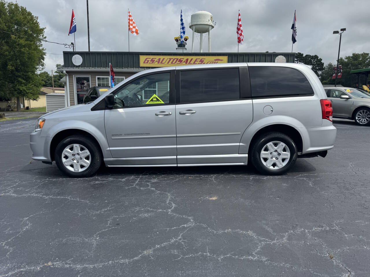 Used 2011 Dodge Grand Caravan Express w/ PWR Window Group FWD image 2