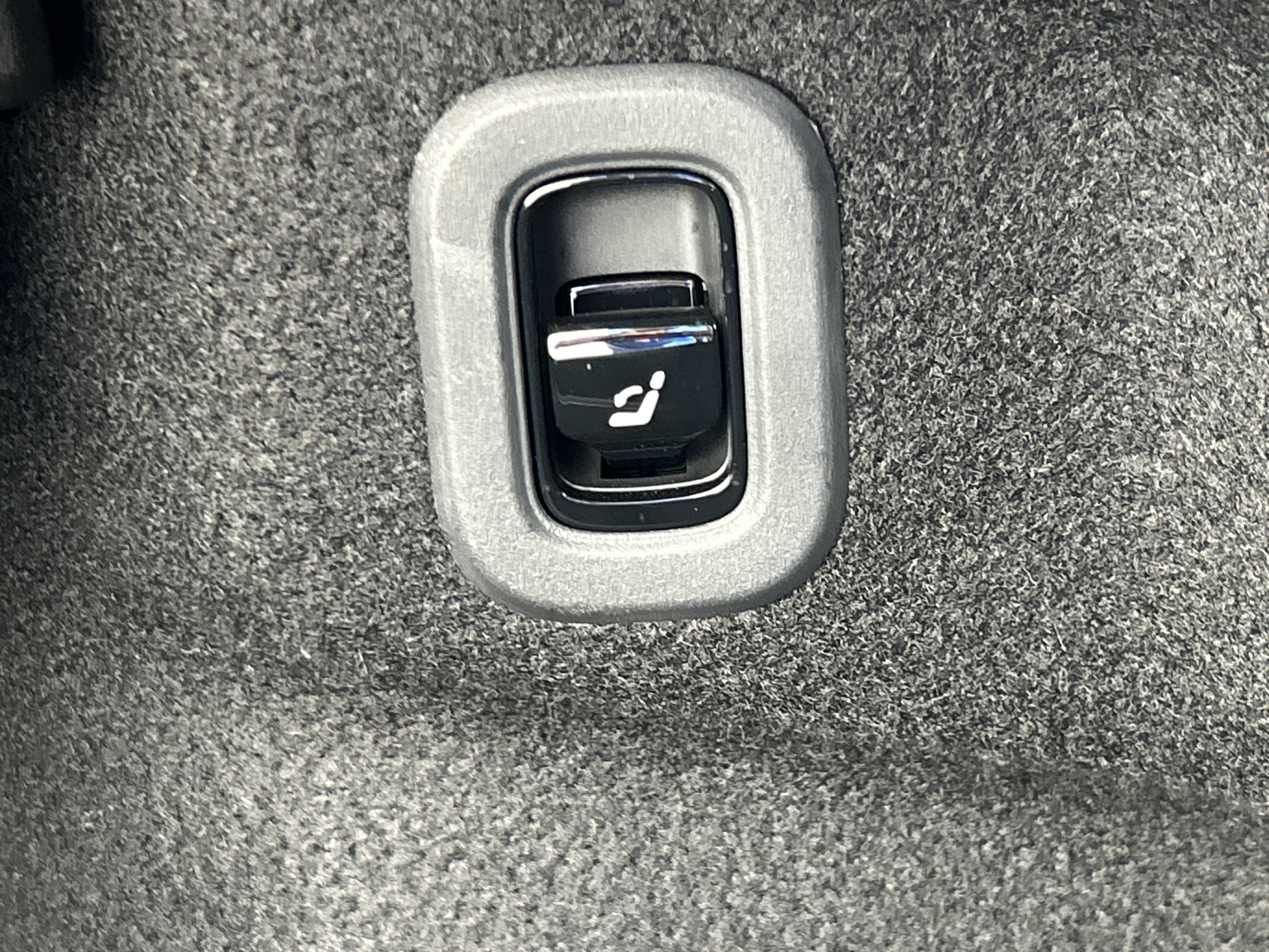 Certified 2025 Mercedes-Benz CLE 300 4MATIC Cabriolet image 21