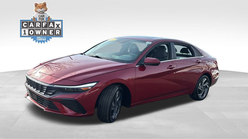 Used 2025 Hyundai Elantra SEL image 3