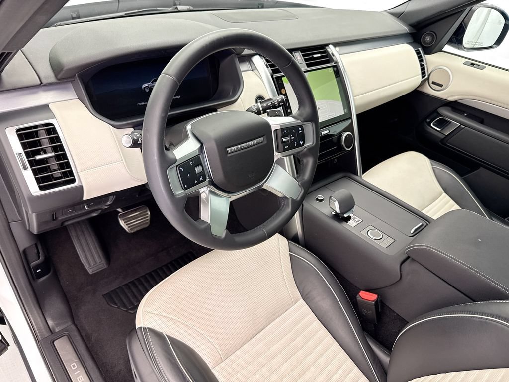 Used 2024 Land Rover Discovery Dynamic SE AWD/4WD image 9