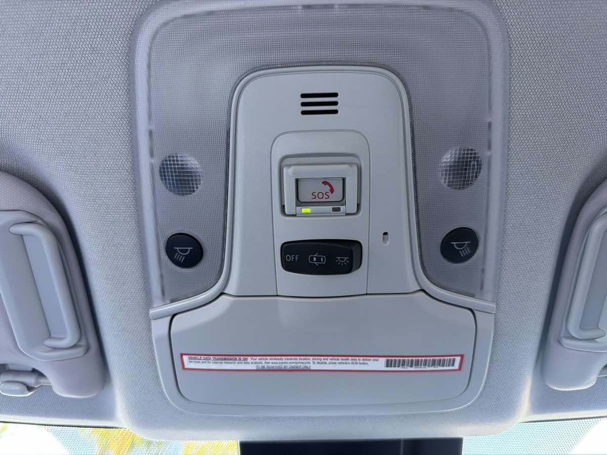 Used 2022 Toyota Prius XLE FWD image 27