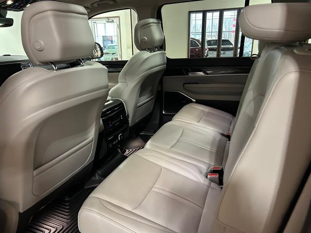 Used 2024 Jeep Wagoneer L 4WD w/ Premium Group I image 12
