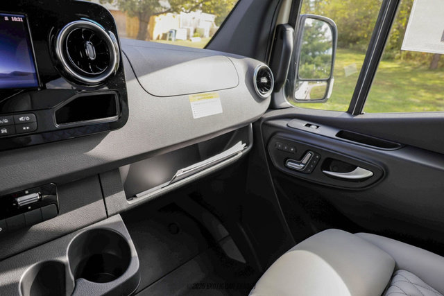 Used 2025 Mercedes-Benz Sprinter 2500 image 36