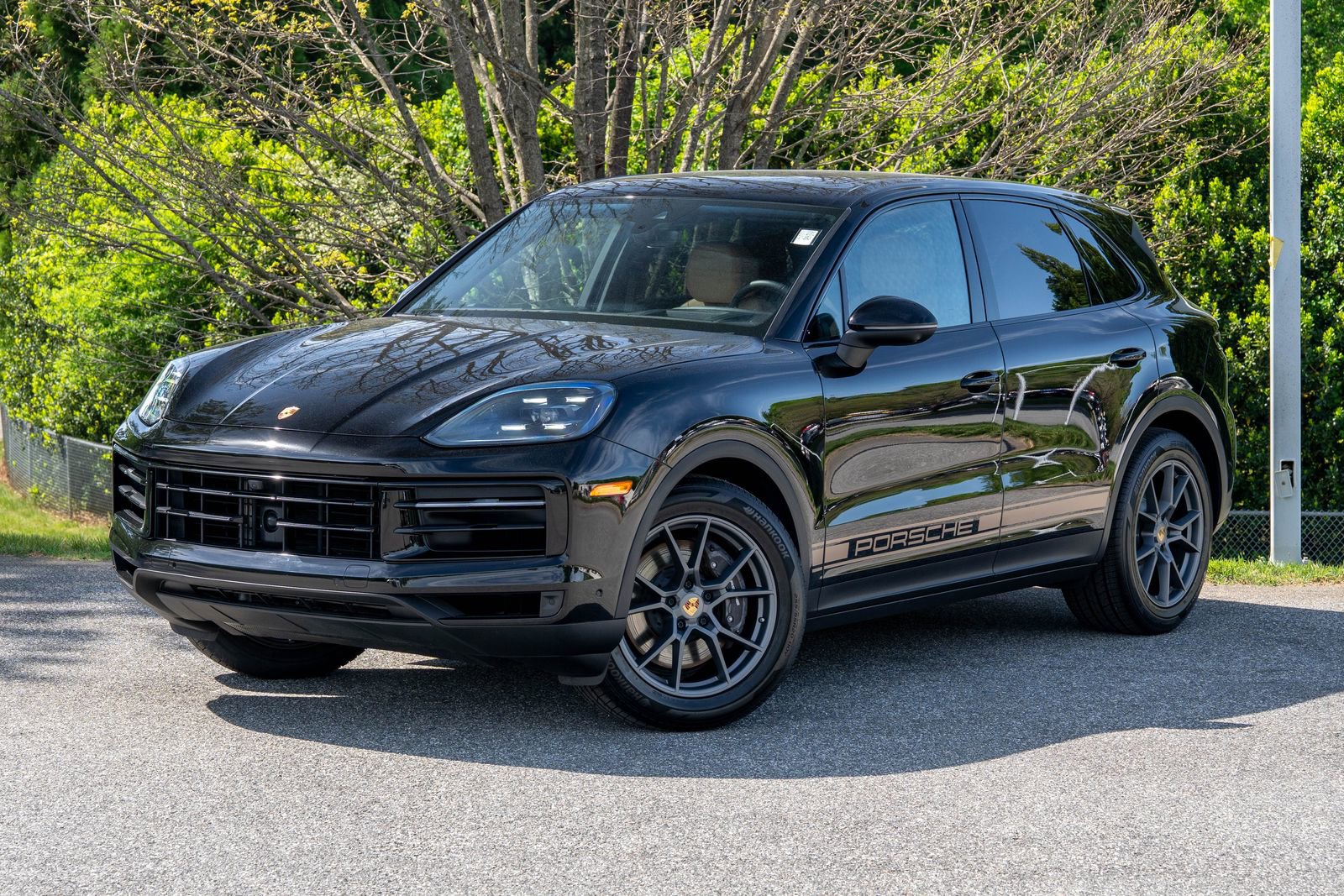 Certified 2024 Porsche Cayenne w/ Premium Package Plus (PFM) AWD/4WD image 1