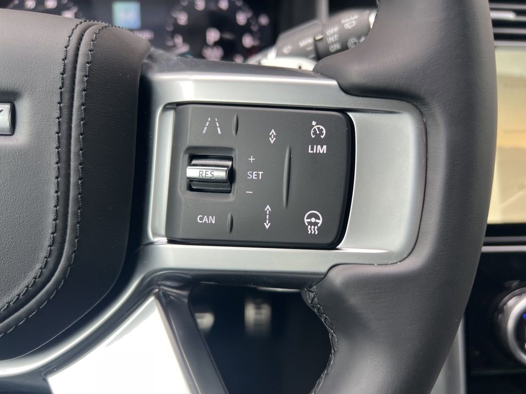 Used 2024 Land Rover Discovery Dynamic SE image 21