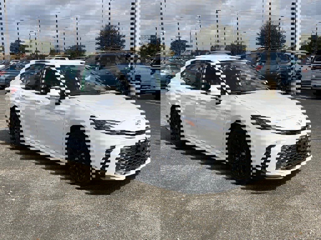 Certified 2025 Toyota Camry SE image 3