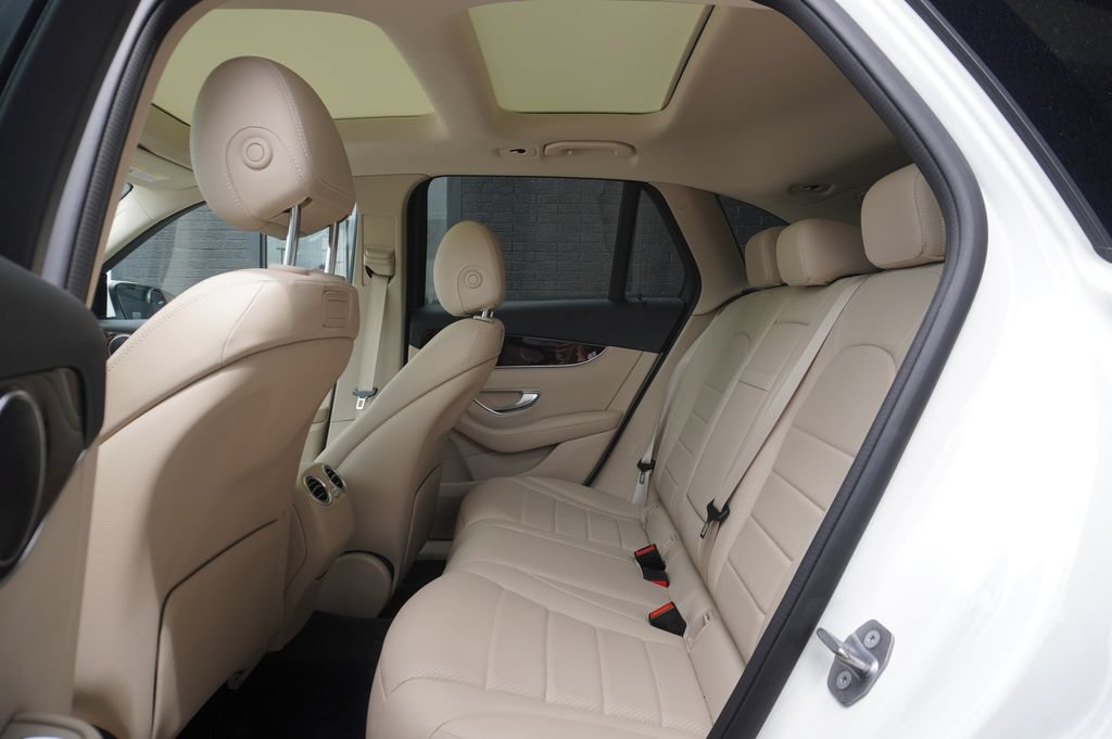 Used 2019 Mercedes-Benz GLC 300 4MATIC image 4