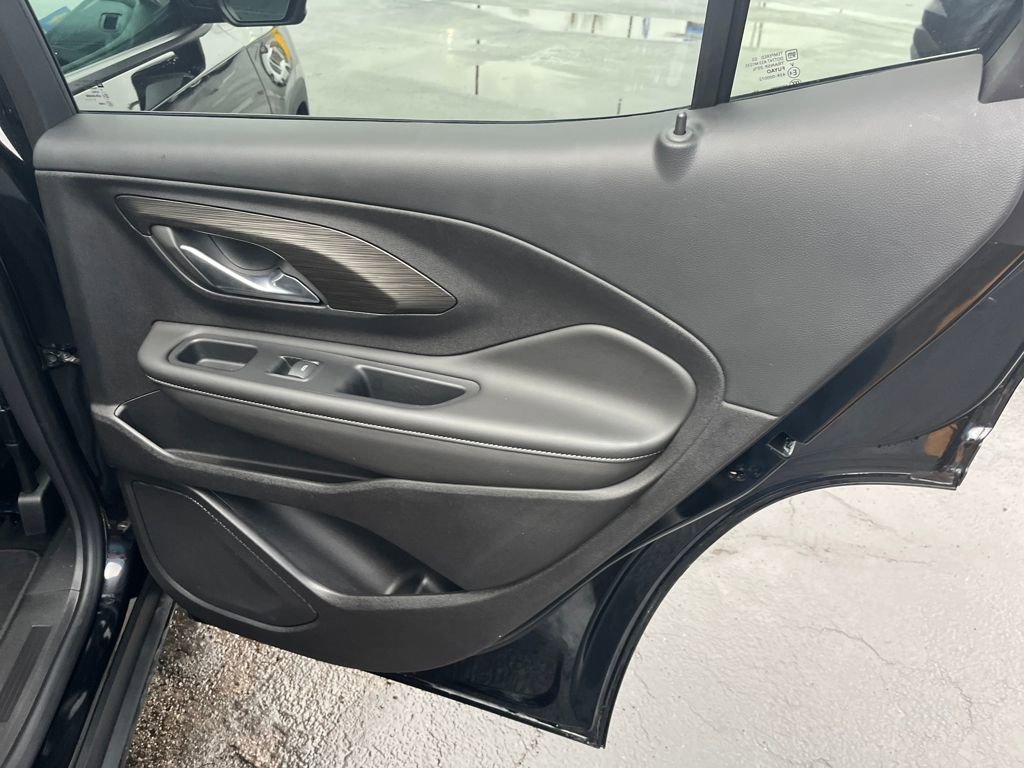 Used 2024 GMC Terrain SLT w/ Tech Package image 28