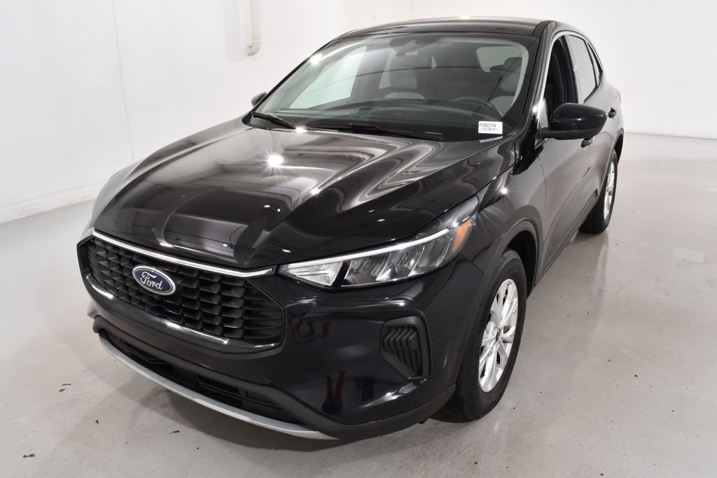 Used 2023 Ford Escape Active w/ Tech Pack #2 AWD/4WD image 2