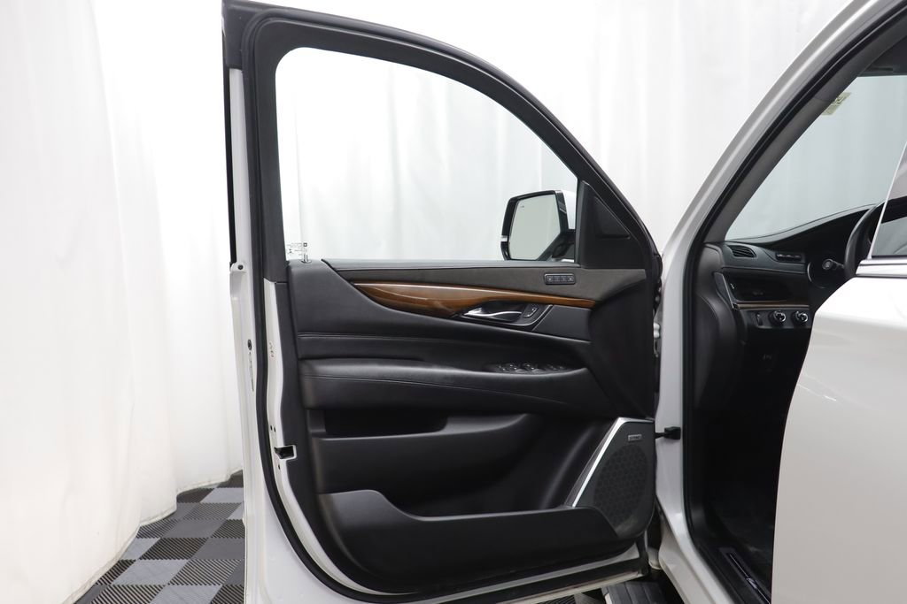 Used 2020 Cadillac Escalade Premium Luxury image 4