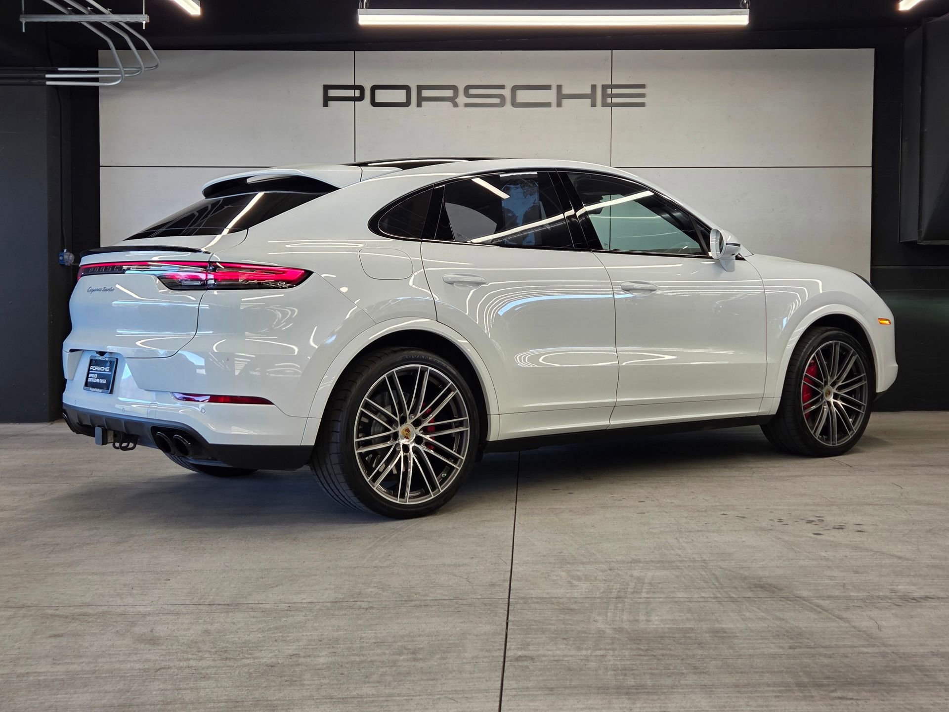 Certified 2023 Porsche Cayenne Turbo AWD/4WD image 6