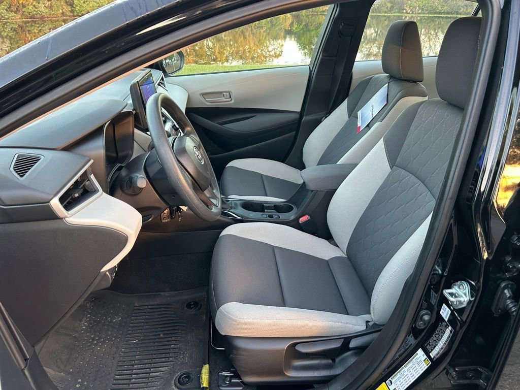 Used 2025 Toyota Corolla LE image 14