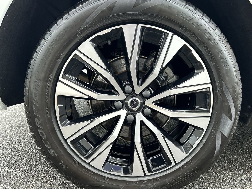 Certified 2023 Volvo XC60 B5 Plus w/ Climate Package image 12