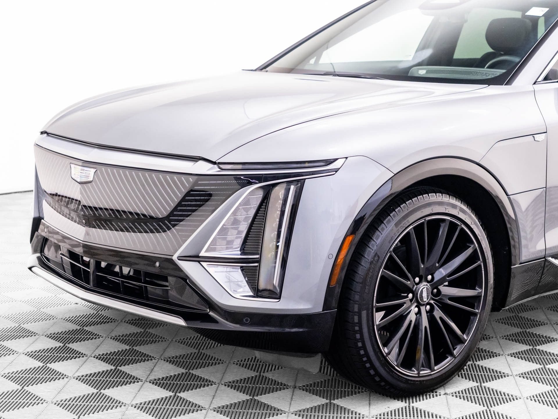 Certified 2024 Cadillac Lyriq Tech w/ Driver Assist Package AWD/4WD image 38