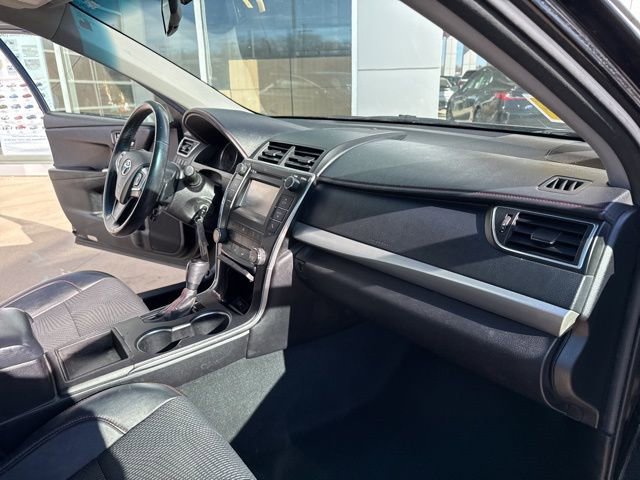 Used 2017 Toyota Camry SE w/ Moonroof Package image 31