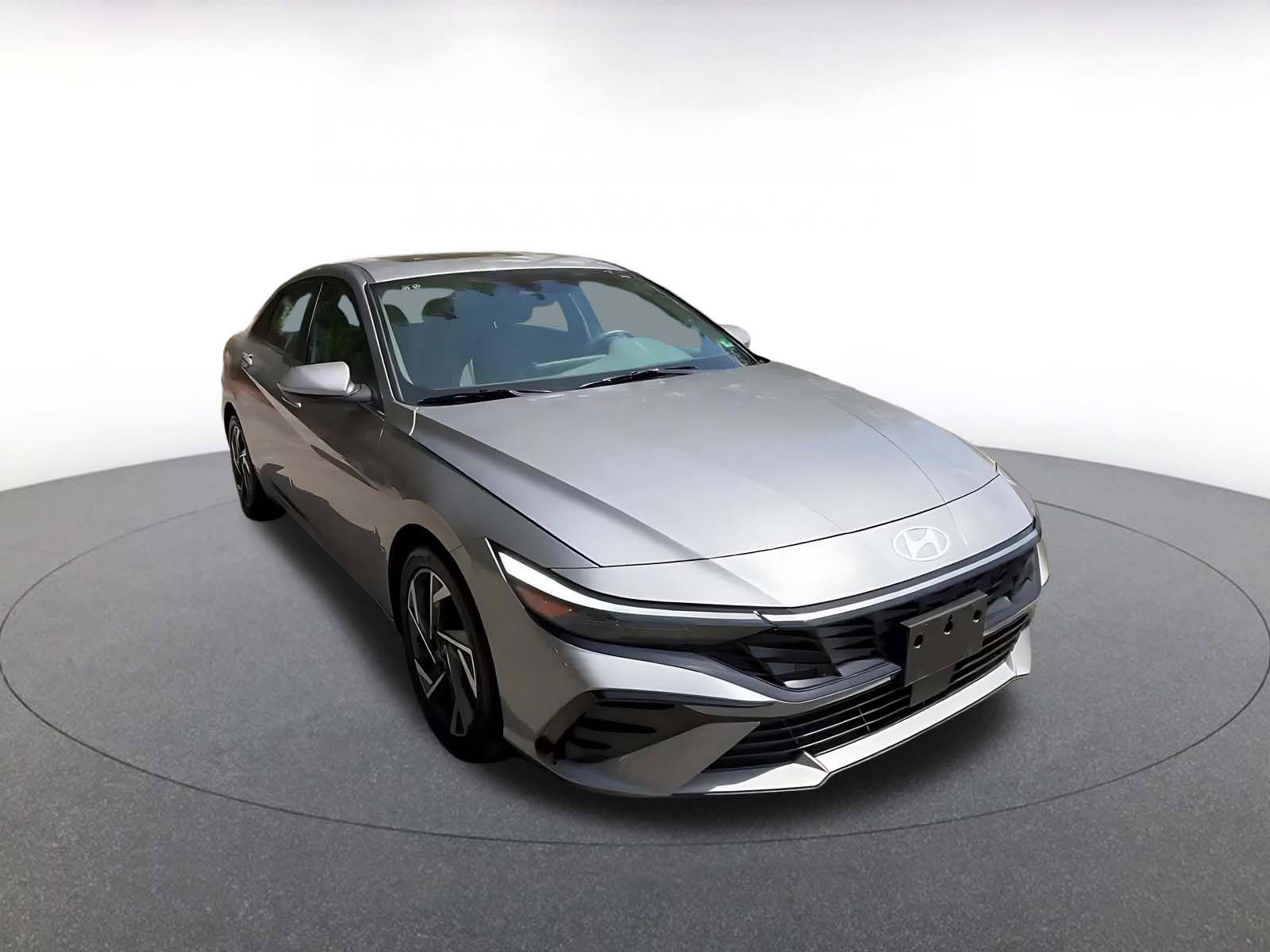 Used 2025 Hyundai Elantra SEL FWD image 3