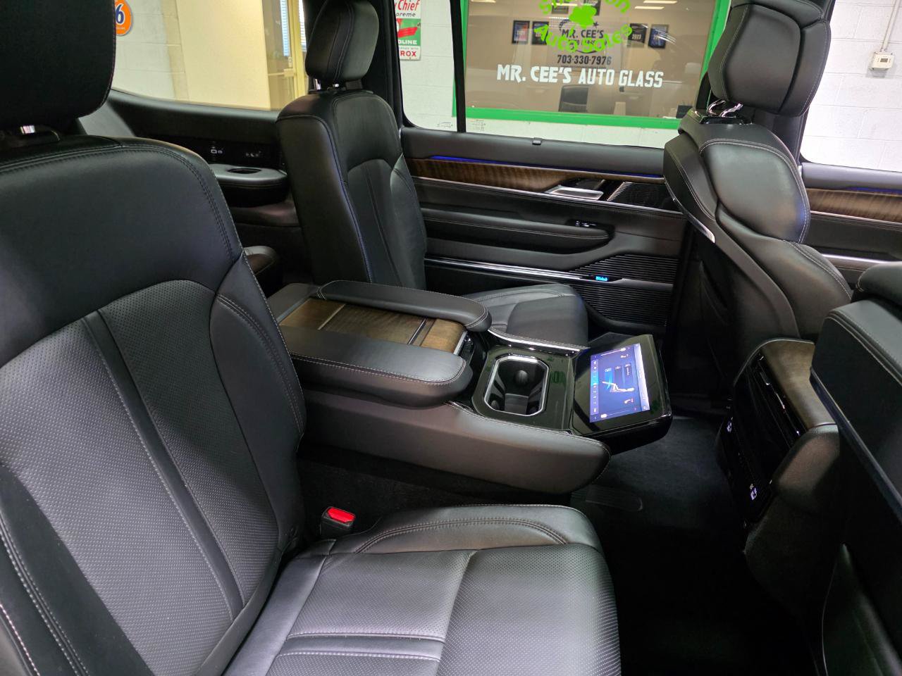 Used 2022 Jeep Grand Wagoneer Series I AWD/4WD image 28