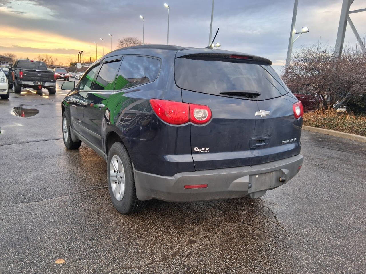 Used 2010 Chevrolet Traverse LS FWD image 5
