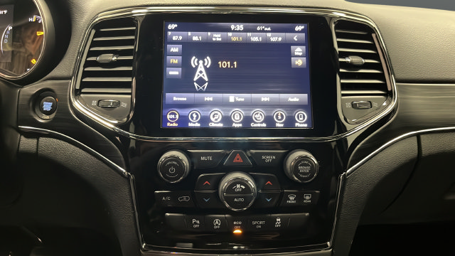 Used 2019 Jeep Grand Cherokee Limited AWD/4WD image 13