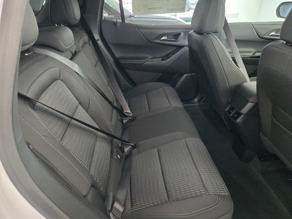 New 2027 Chevrolet Equinox LT FWD image 9