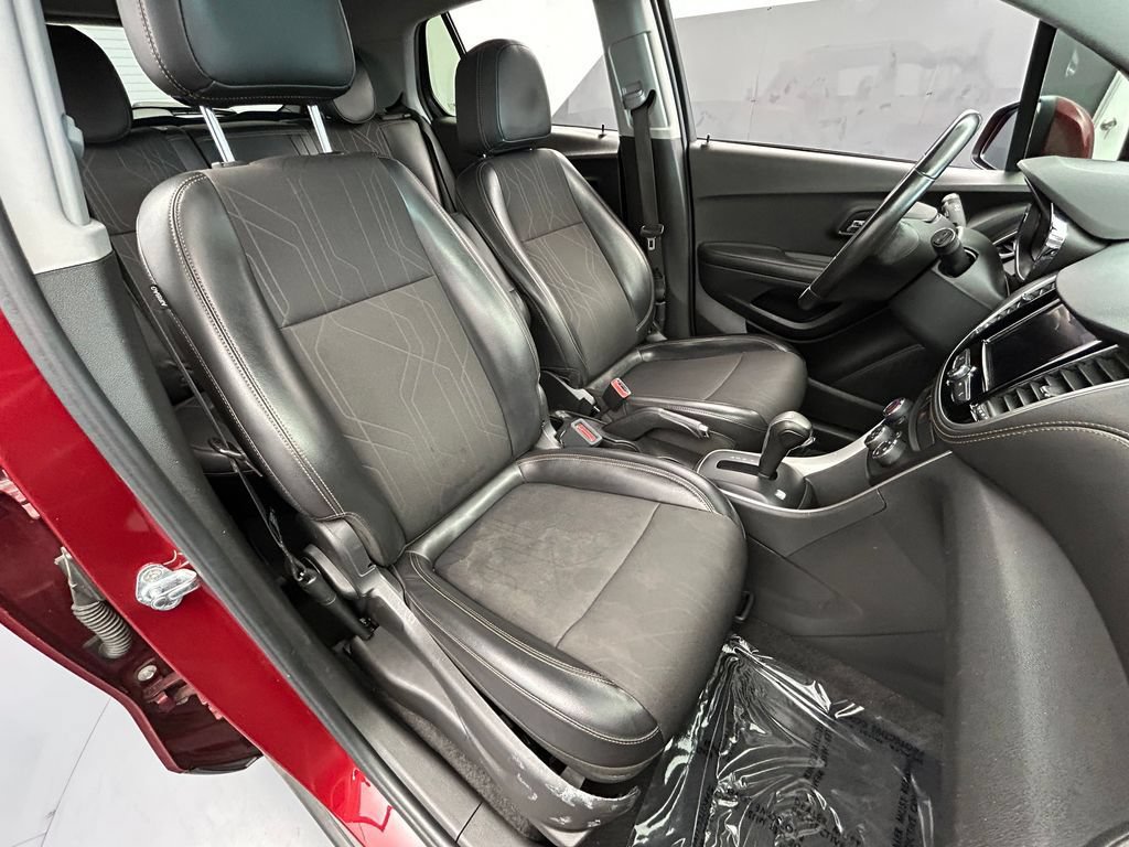 Used 2021 Chevrolet Trax LT w/ LT Convenience Package FWD image 31