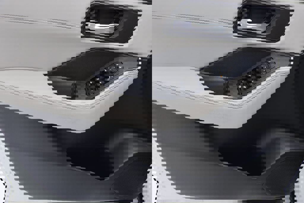 Used 2023 Nissan Rogue SV w/ SV Premium B Package image 15